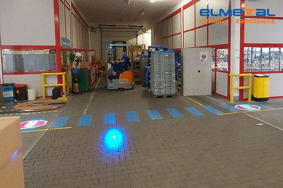 projektor-led-pasy-przejscie-wozek-widlowy.jpg [84.20 KB]